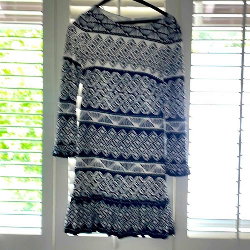 Easy to wear spring summer Eliza J dress in navy print